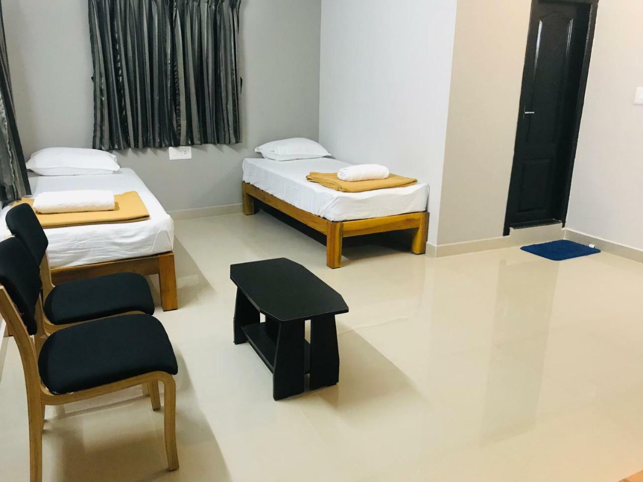 Hotel Sharada Residency Somvārpet Exterior foto