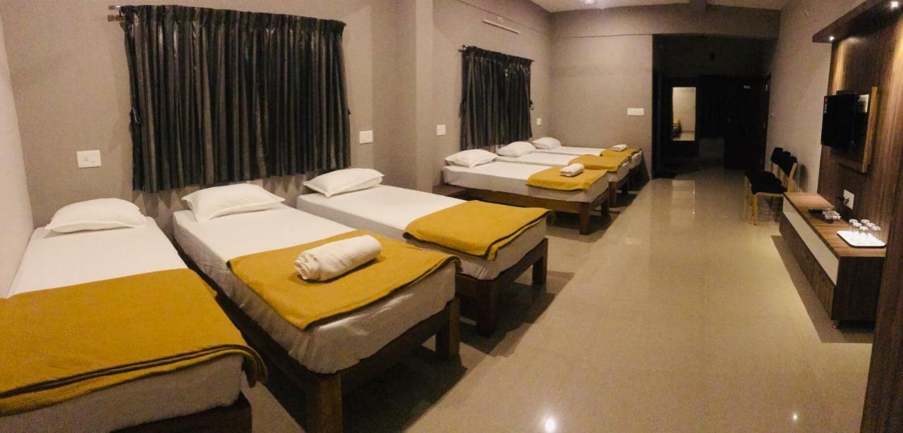 Hotel Sharada Residency Somvārpet Exterior foto