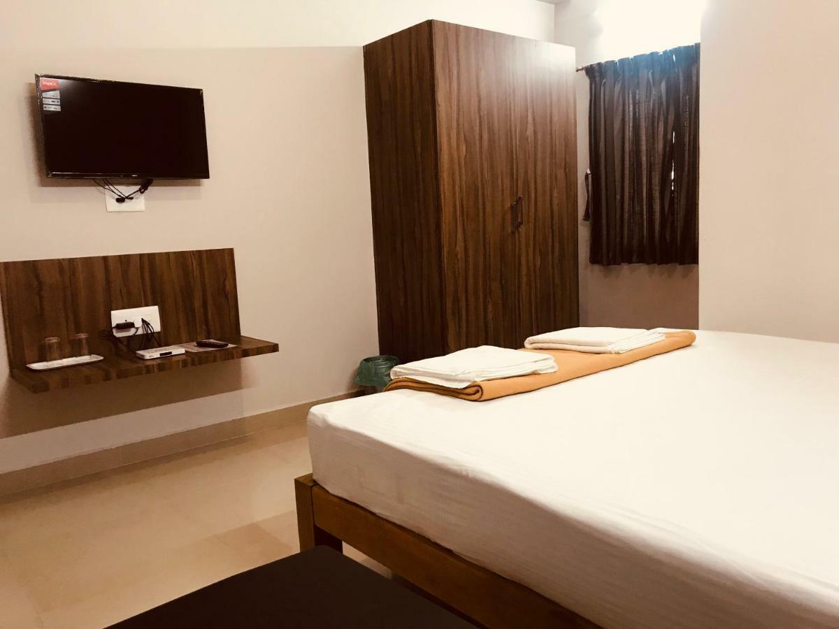 Hotel Sharada Residency Somvārpet Exterior foto